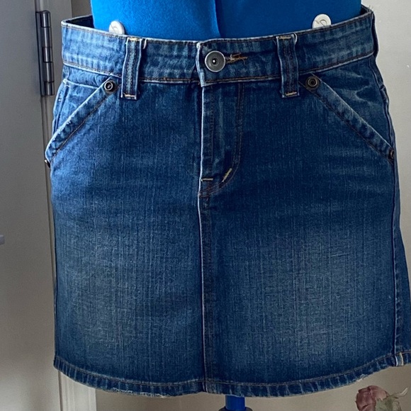 The Cove woman blue denim zipper front closure mini skirt. Size L. Pre-owned. - Picture 6 of 12